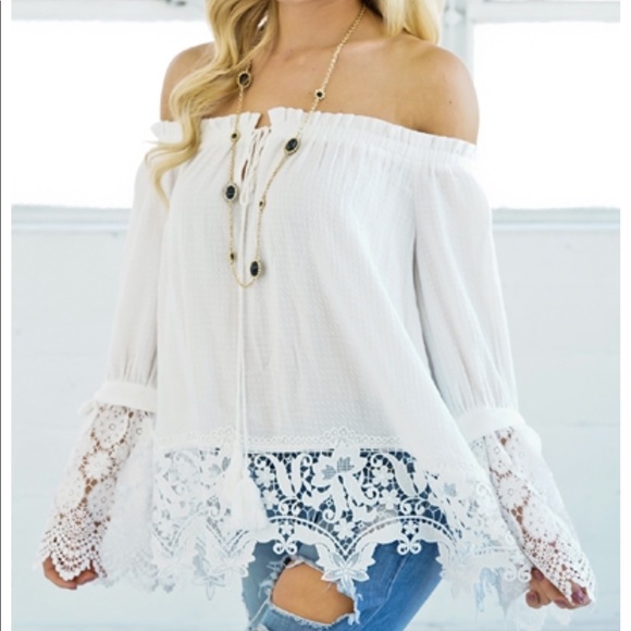 Tops - 🔥LAST ONE 🔥Lace patterned off the shoulder top